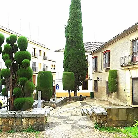 普拉特罗斯酒店 *