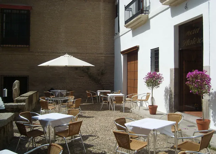 普拉特罗斯酒店